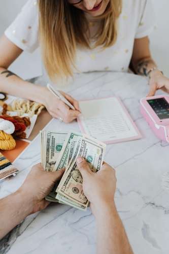 Dolar ve Euro'nun Alış-Satış Fiyatları Açıklandı